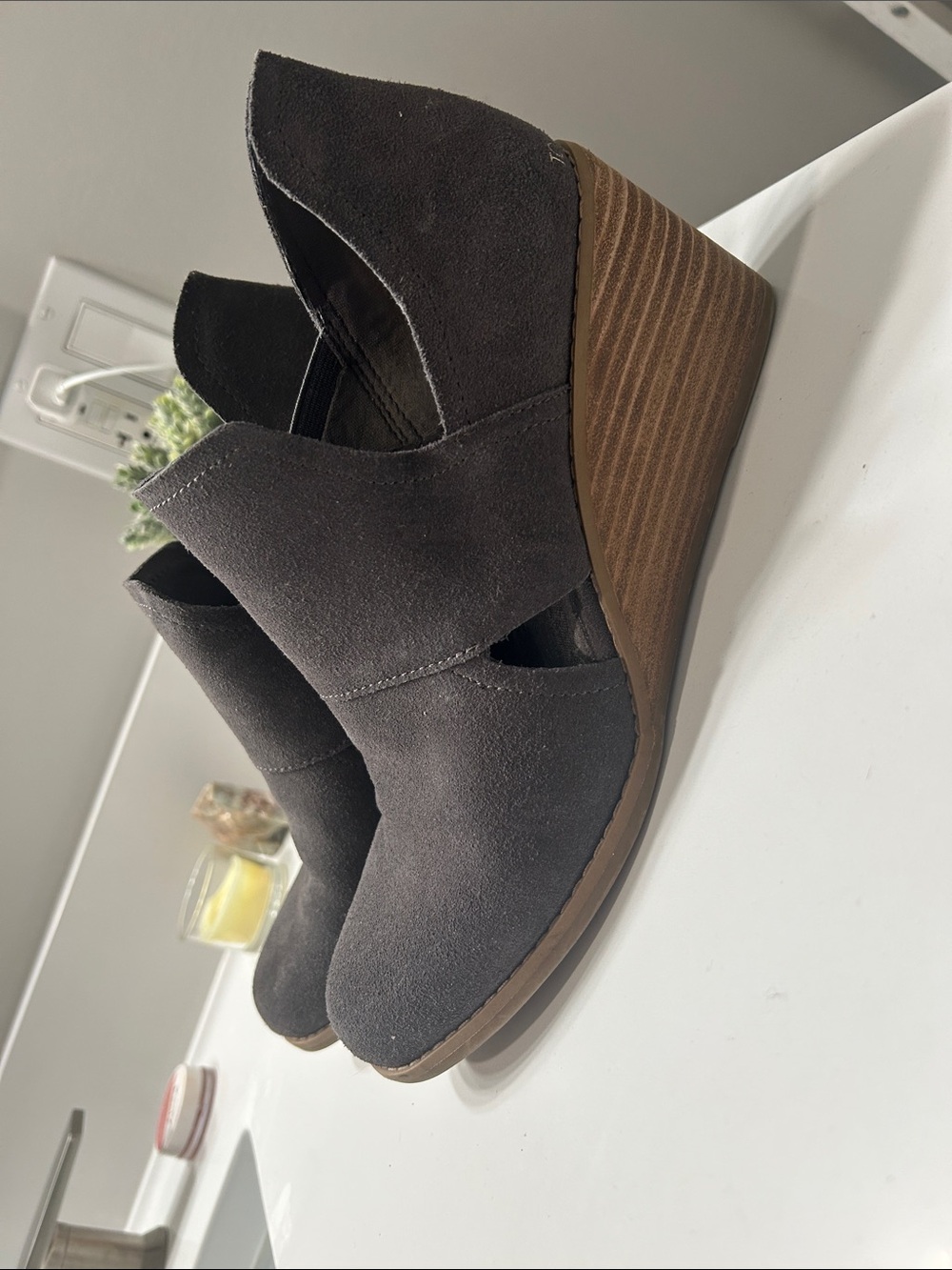 Tom’s Women's Grey Suede Wedge booties